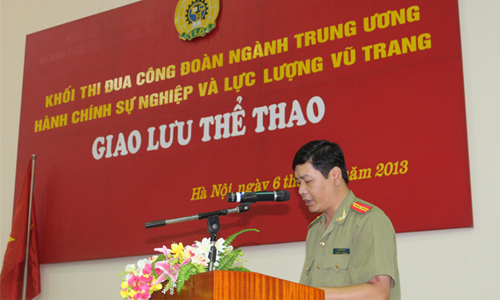 Đồng chí Thiếu tá Vũ Mạnh Hà - Chủ tịch Công đoàn CAND bế mạc buổi giao lưu